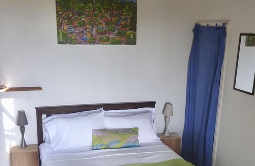 Pond Hill Cottage | Garden East cottage with stunning views & wifi
