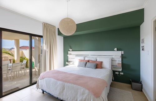 Gold Coast Condo | Create your own unforgettable happy memories in our Happy island paradise.