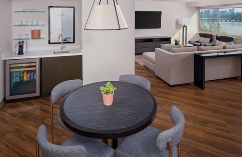 MIT House | 2 Connecting Suites at a 4⭐️ Hotel