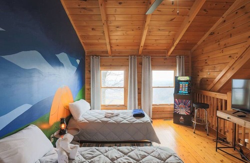 Sevierville House | Stay at Base Camp - Ridiculous Mountain Views