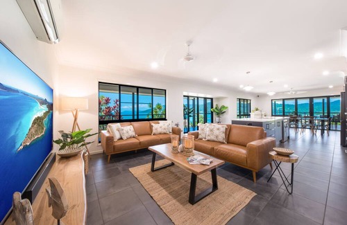 Airlie Beach House | Great Location, Breath taking Views, Private Pool