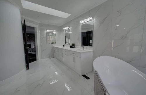 Fleetwood House | 6 bdrm home w pool/hot tub/pool table/bar/kareoke