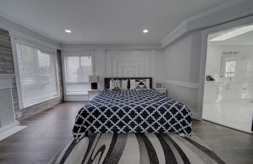 Fleetwood House | 6 bdrm home w pool/hot tub/pool table/bar/kareoke