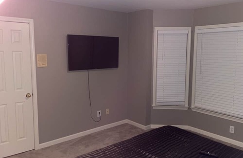 Smyrna House | Modern 4bd/4bth home.