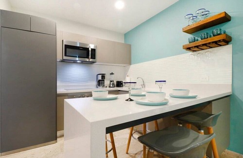 Zazil-ha Apartment | Centrally located 1BR w/sea view Rooftop pool!