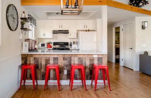 Big Bear Lake Cottage | Walk/Bike to BikePark/Lake/Zoo/Trails + FirePit + Pet/Baby-friendly