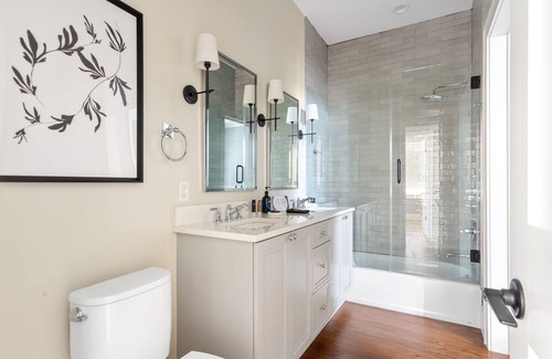 Cannonborough Elliotborough Apartment | Historically Awarded | Thomas Waring House Suite B