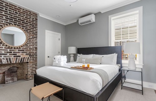 Cannonborough Elliotborough Apartment | Historically Awarded | Thomas Waring House Suite B