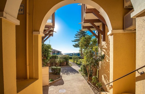 Le Dramont Apartment | Cosy apartment for 4 people with WIFI, pool, TV, terrace, pets allowed and parking