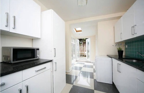 Leyton Bed & Breakfast | Lovely Double Near the Underground