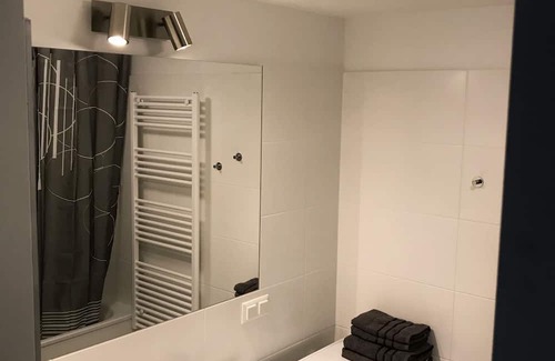 Donaustadt Apartment | New Apartment in Vienna, Top Location - VIC, UNO City, Danube