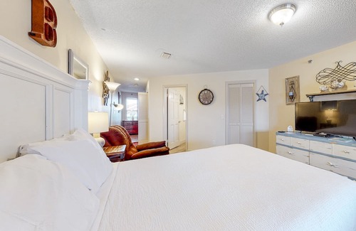 Gulf Lagoon Beach Apartment | Cozy studio with resort pool & boat dock on the Grand Lagoon