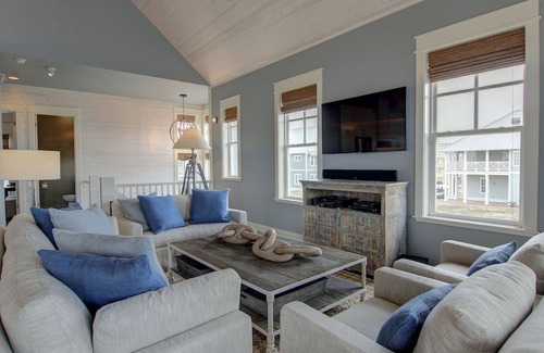 Cinnamon Shore House | Stunning Designer Home w/ Pool Views+Access to Cinnamon Shore Amenities