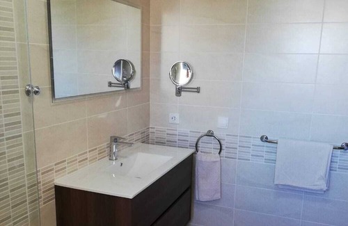 Corralejo Villa | Stunning 3 Bed luxury villa, private pool, fibre WIFI, walk to beaches & bars