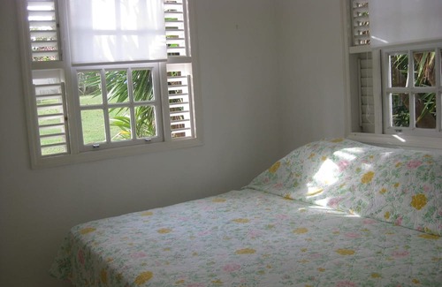 Merlin Bay Cottage | Gingerbread Cottage 2 bed with pool, seaviews, Nr Holetown St. James