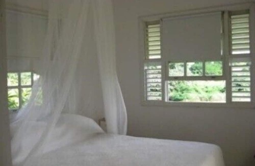 Merlin Bay Cottage | Gingerbread Cottage 2 bed with pool, seaviews, Nr Holetown St. James