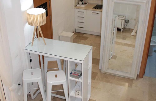 La Merced Apartment | Art Flat in Picasso neighborhood