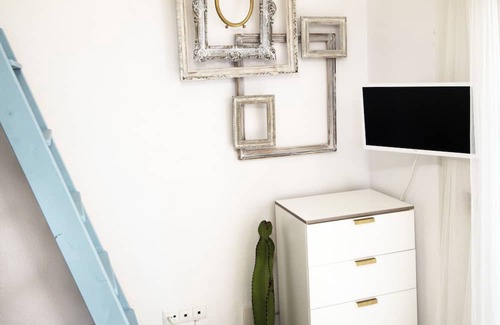 La Merced Apartment | Art Flat in Picasso neighborhood