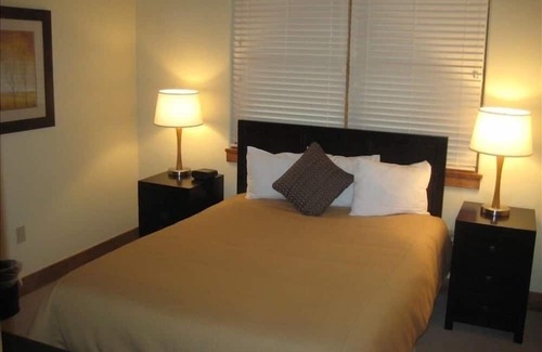 Copper Mountain Village Condo | New Upscale Condo. Mountain Views. Near New Lift & Ski School.