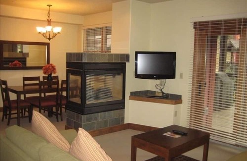 Copper Mountain Village Condo | New Upscale Condo. Mountain Views. Near New Lift & Ski School.