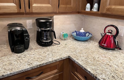 Regional District of Nanaimo Apartment | Big Vista Panoramic Cruise-ship-View Suite. Minutes from the beach!