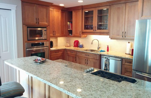 Regional District of Nanaimo Apartment | Big Vista Panoramic Cruise-ship-View Suite. Minutes from the beach!