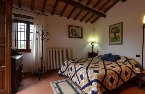 Castellina in Chianti House | Apartment with pool in village in Chainti