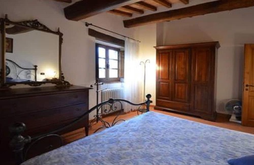 Castellina in Chianti House | Apartment with pool in village in Chainti