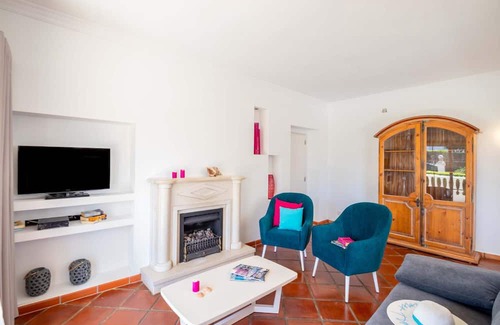 Sesmarias Villa | WONDERFUL VILLA WITH PRIVATE HEATABLE SWIMMING POOL, FREE WIFI, & AIR CON