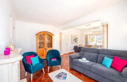 Sesmarias Villa | WONDERFUL VILLA WITH PRIVATE HEATABLE SWIMMING POOL, FREE WIFI, & AIR CON