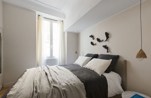 Old Town Apartment | Luxury designer apartment with balcony in Nice's Old Town - 4 min walk to beach!