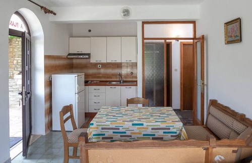 Stomorska Apartment | Apartment Star - with swimming pool: A1(4) - Stomorska, Island Solta, Croatia