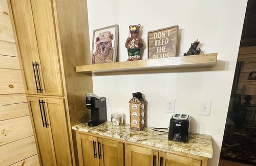 Boone Cabin | Renovated Blowing Rock Log Cabin near App SKi Mtn, ASU, & Tweetsie Railroad