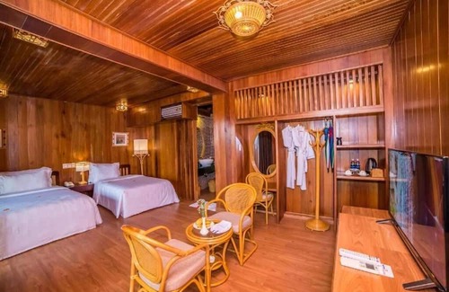 Huong Tra Hotel | Sankofa Village Hill Resort and Spa