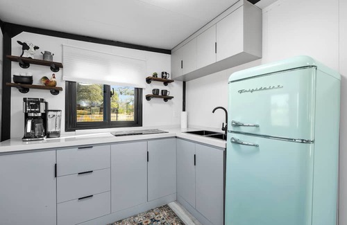 Williamson House | Zebra Ranch 2-br Tiny Home Mtn View Trails Brbq