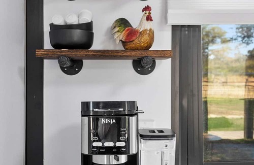 Williamson House | Zebra Ranch 2-br Tiny Home Mtn View Trails Brbq