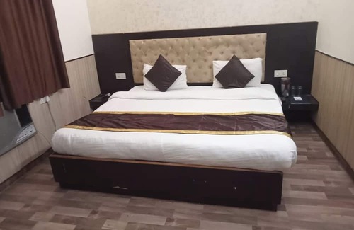 Bareilly Hotel | Clarks Collection Maanya