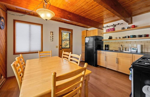 Fox Farm House | The Mountain Treehouse