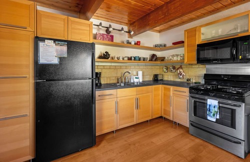 Fox Farm House | The Mountain Treehouse