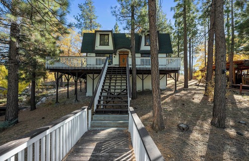 Fox Farm House | The Mountain Treehouse