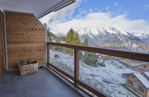 Riddes Apartment | Cosy Apartment in the Centre of Town With Views and Parking