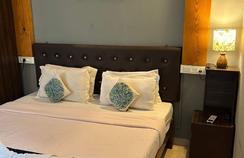 Morjim Hotel | YogiTree Beach Resort & Cafe