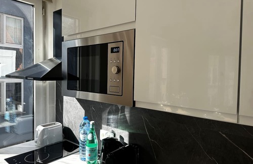 Patershol Apartment | Modern 1BR plus LR Apt Near Gravensteen