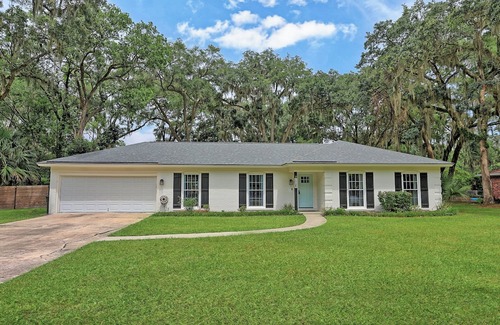 Savannah Apartment | Coastal Pool Retreat Near Beach