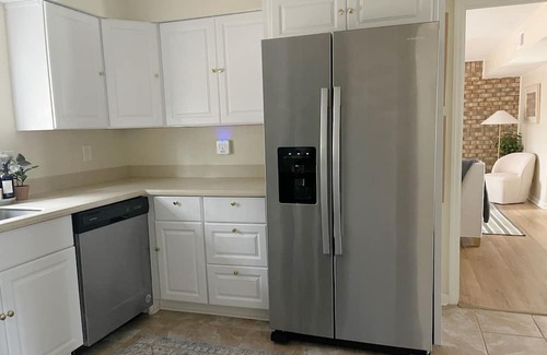 Whitemarsh Island House | Large Home Sleeps 10 By Beach & City