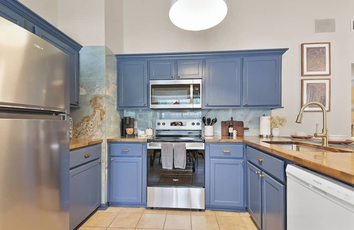 Whitemarsh Island House | New Meets Nostalgic- Cottage Sleeps 8