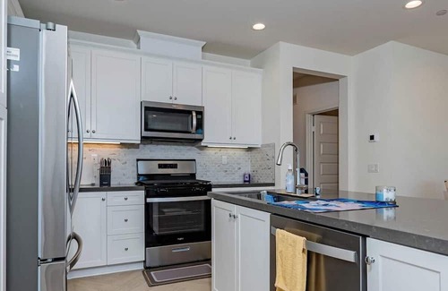 Ontario Apartment | Luxurious Cozy Ontario Home Ideal Family Retreat