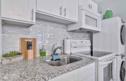 Tampa Apartment | Sunny Tampa Home Near Downtown Stadiums