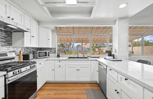 Valinda House | Bright Family Getaway w Garage Prime Socal Location