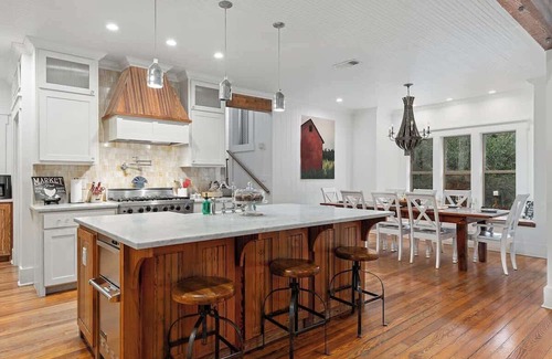 Gruene House | Life is Gruene-riverfront Luxury-1mi To Gruenehall